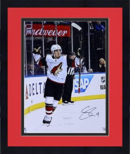 Снимка Клейтона Келър Аризона Койотс в рамка с автограф на Отбелязването на гола с Размер 16 х 20 инча - Снимки на НХЛ с автограф